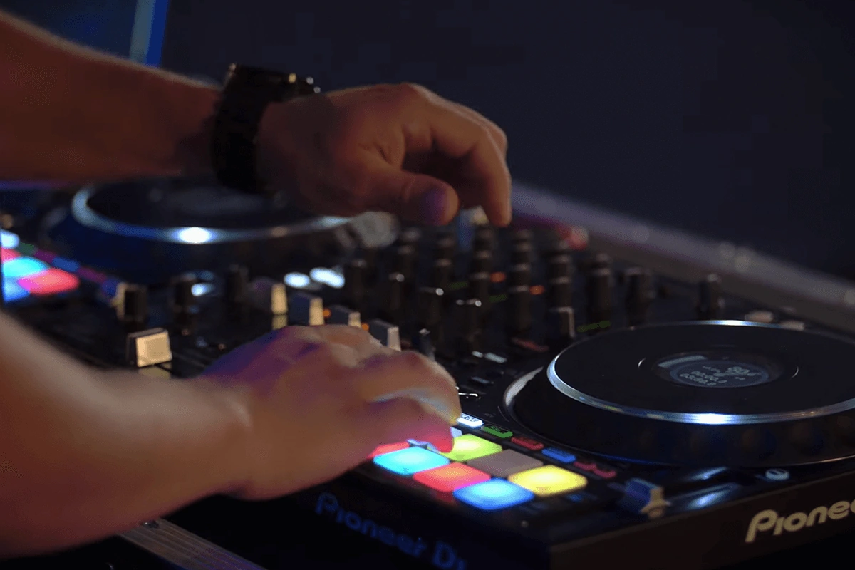 Pitch 'n Time DJ