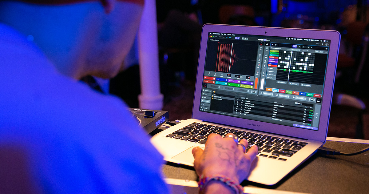 download the new Serato Studio 2.0.4